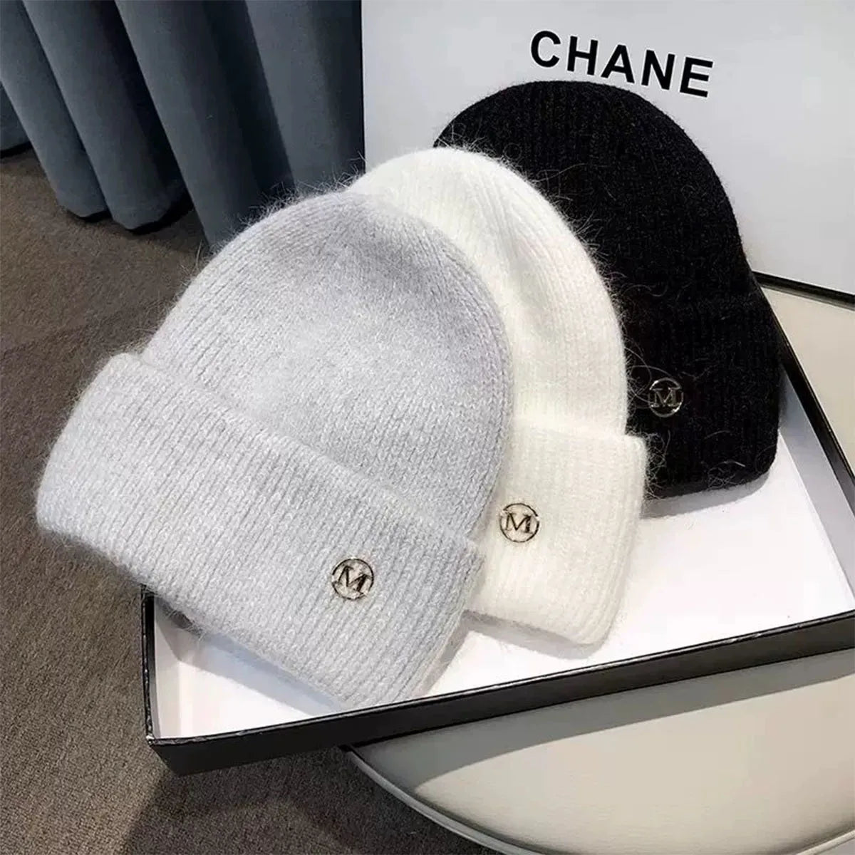 Chapeau et bonnet en laine beige