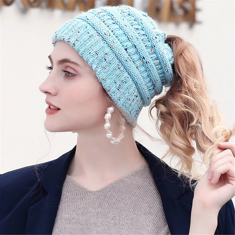 Chapeau miniature en laine au crochet