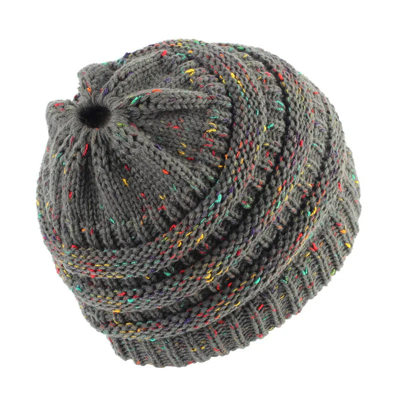 Chapeau miniature en laine au crochet