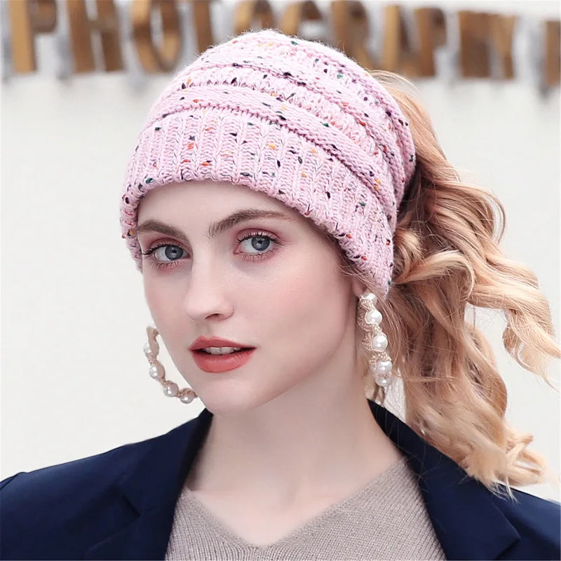 Chapeau miniature en laine au crochet