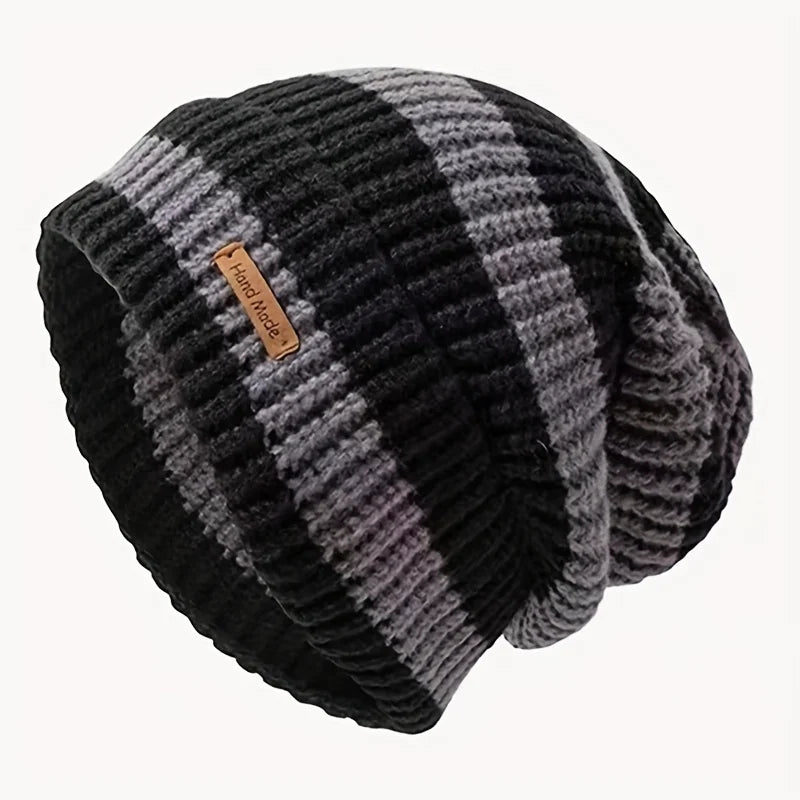 Chapeau fait main en laine noir