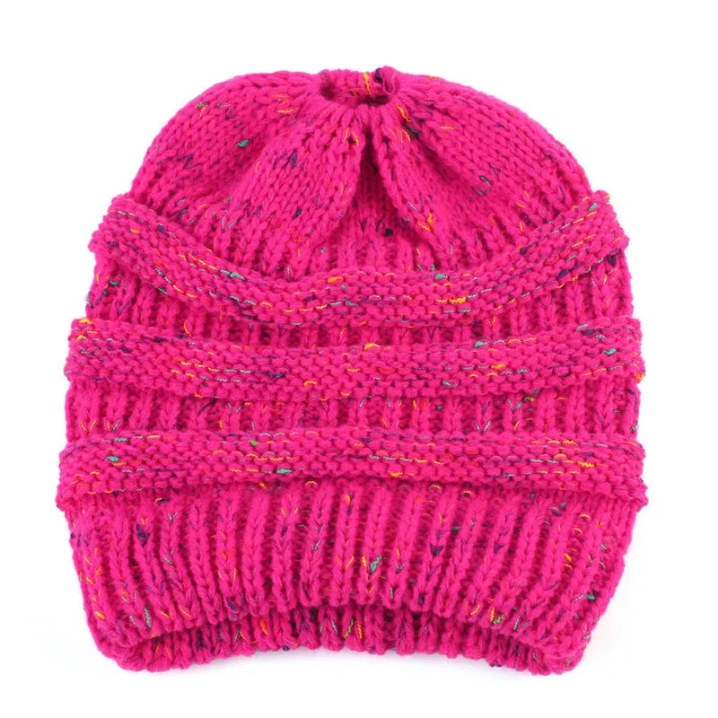 Chapeau miniature en laine au crochet