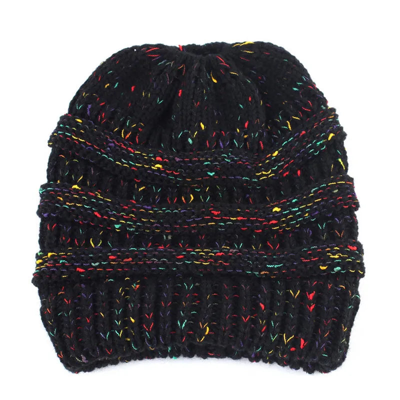Chapeau miniature en laine au crochet