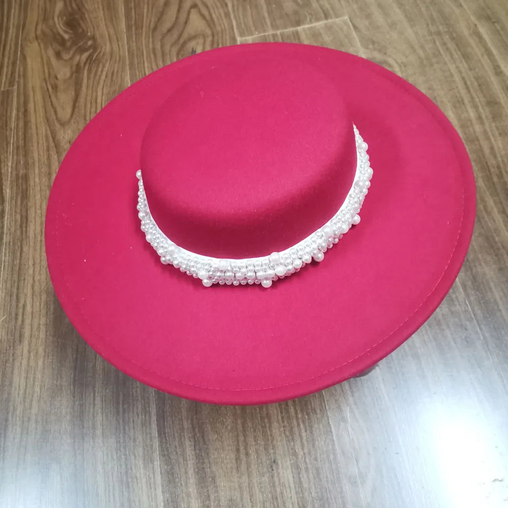 Chapeau rond en laine rouge