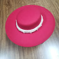 Chapeau rond en laine rouge